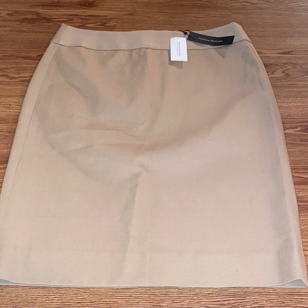Tan Banana Republic pencil skirt